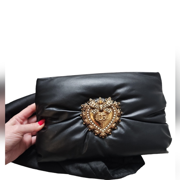 SOLD!! BNWT DOLCE & GABBANA Small calfskin Devotion Soft bag - Picture 5 of 11